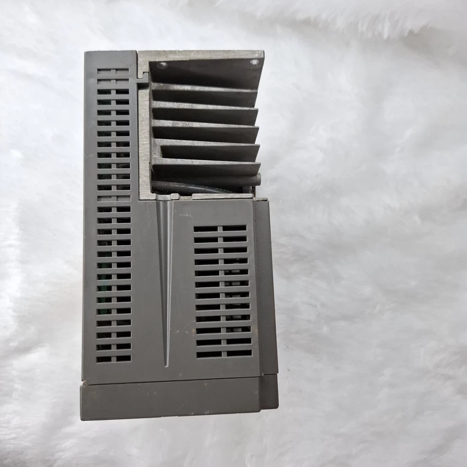 FUJI ELECTRIC RYC751D3-VVT2 FALDIC SERVO DRIVE 200-230V